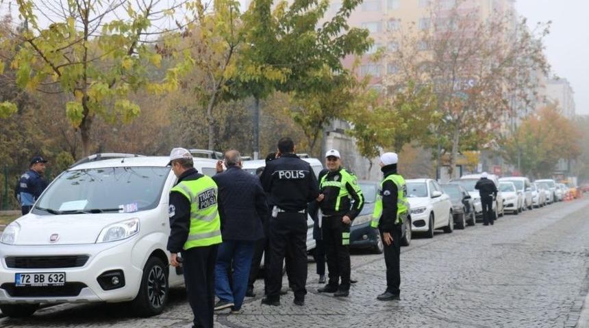 Yol Kenarındaki Satılık İlanlı Ara&ccedil;lara Cezai İşlem Uygulandı