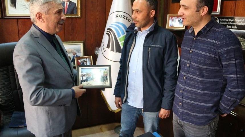 Bir G&uuml;nl&uuml;k Gelirlerini Mehmet&ccedil;ik Vakfı&rsquo;na Bağışladılar