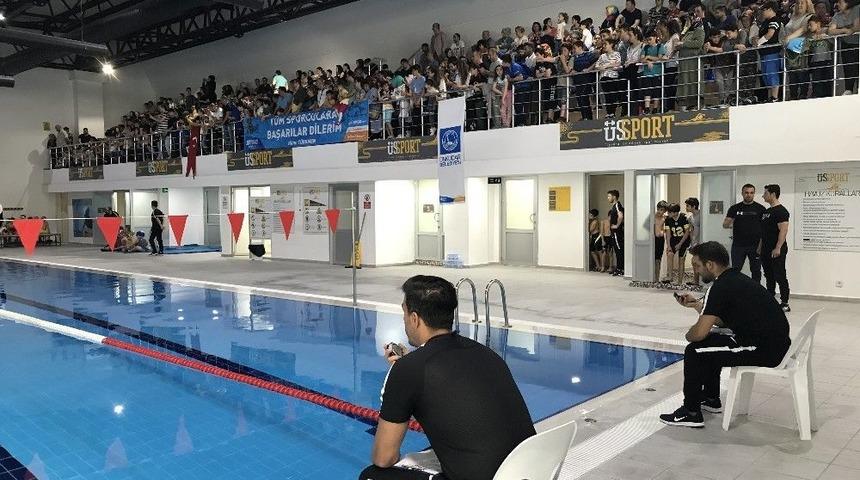 500 Minik Sporcu Birincilik İçin Kulaç Attı