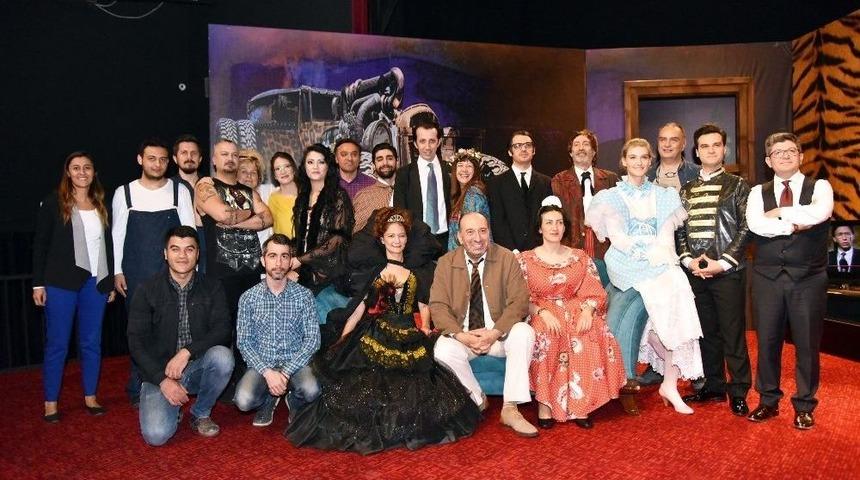 Belediye Tiyatrosu, Yeni Bir Oyunu Tanıttı