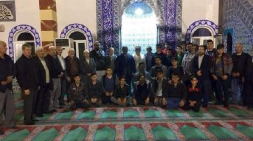 Gen&ccedil;ler Sabah Namazında Buluştu