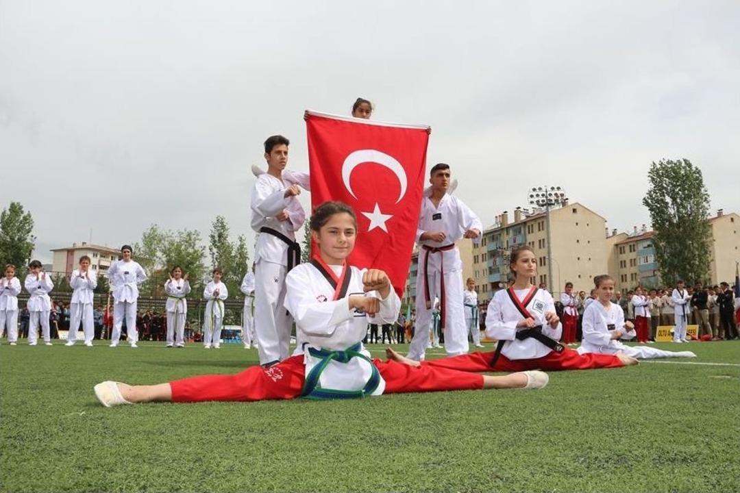 Oltu&rsquo;da 19 Mayıs Coşkusu