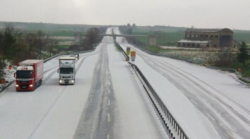 Edirne’de Ceviz Büyüklüğünde Dolu