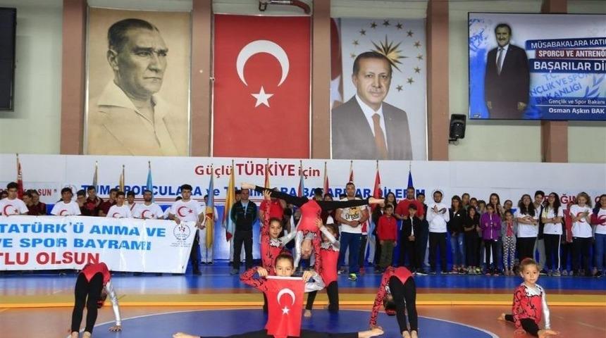 Nevşehir&rsquo;de 19 Mayıs Atat&uuml;rk&rsquo;&uuml; Anma Gen&ccedil;lik Ve Spor Bayramı Kutlandı