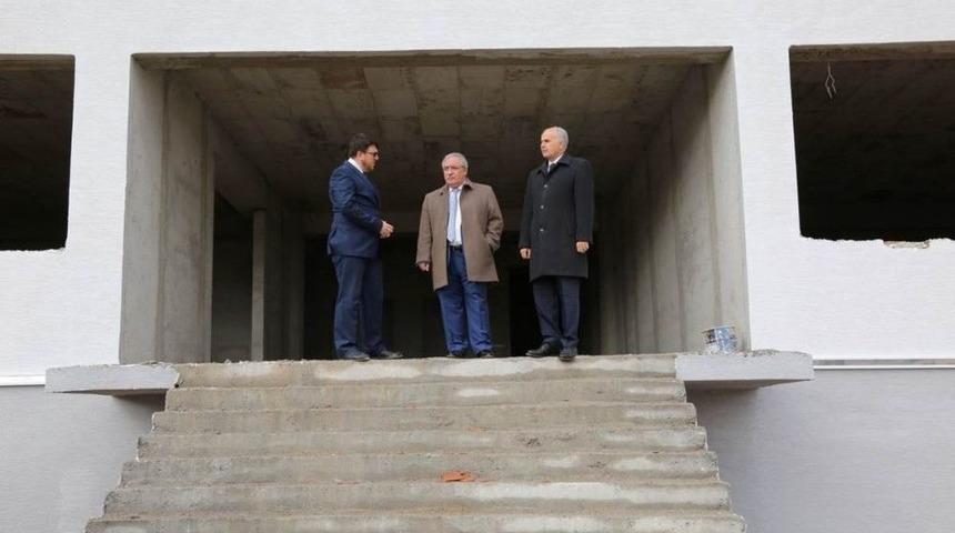 Vali, Evliya &Ccedil;elebi Eğitim Merkezi M&uuml;d&uuml;rl&uuml;ğ&uuml;&rsquo;n&uuml;n Yeni Hizmet Binasını İnceledi