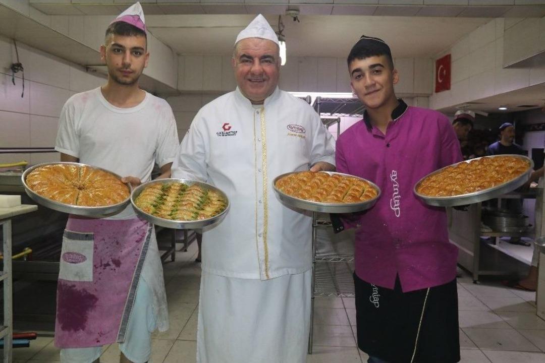 Gaziantep&rsquo;te Baklavacılar Zam Yapmamak İ&ccedil;in Direniyor