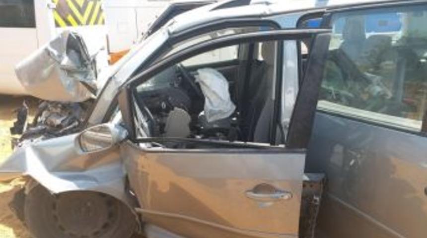 Beton Aydınlatma Direğine &Ccedil;arpan Rus Kadın Ağır Yaralandı