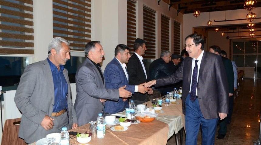 Başkan Bulutlar, Muhtarlar Ve Meclis &Uuml;yelerine İftar Yemeği Verdi