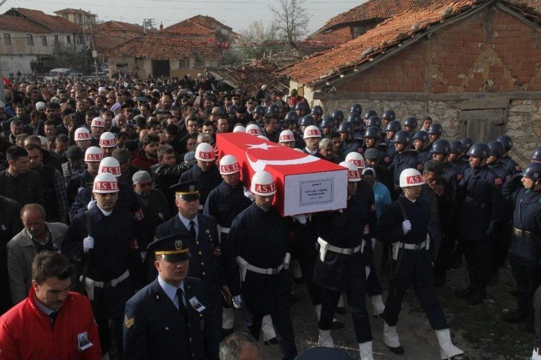 K&uuml;tahya Şehidini Son Yolculuğuna Uğurladı