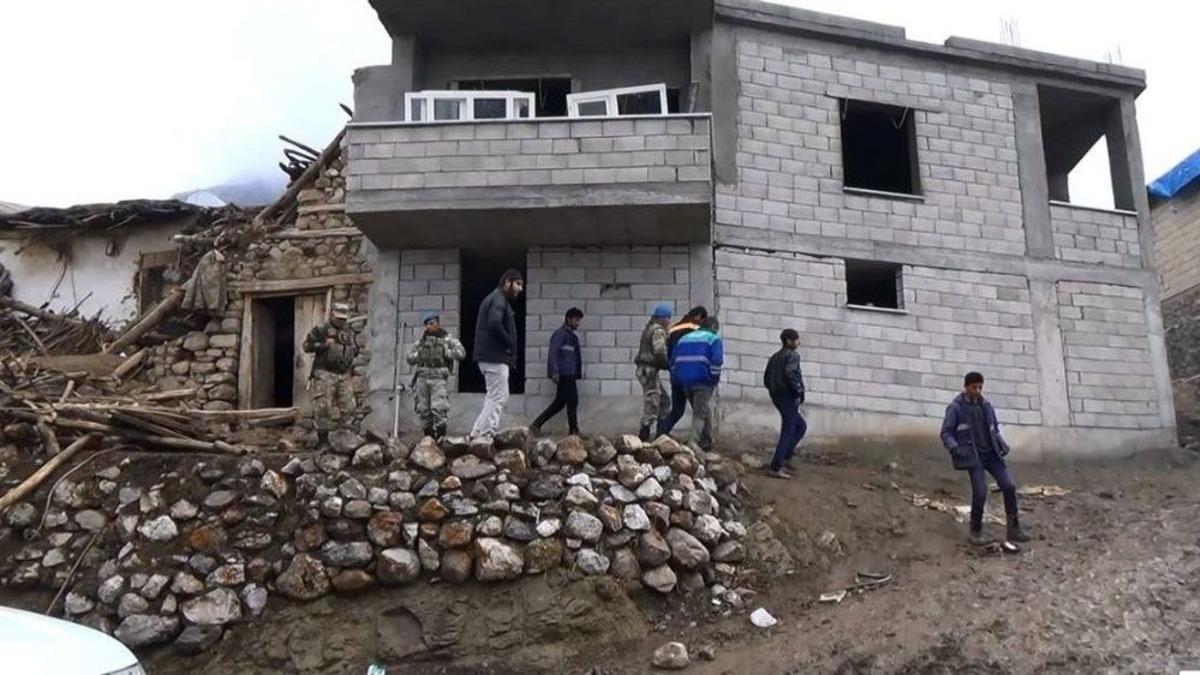 Bir Hafta Sonra Taşınacaklardı, G&ouml;&ccedil;&uuml;k Altında Kaldılar