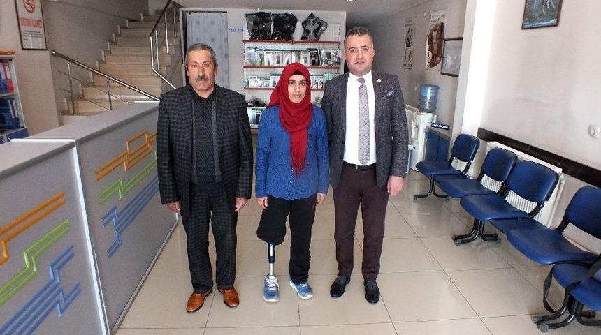 İstanbul&rsquo;dan G&ouml;nderilen Protezle Gen&ccedil; Kızın Y&uuml;z&uuml; G&uuml;ld&uuml;