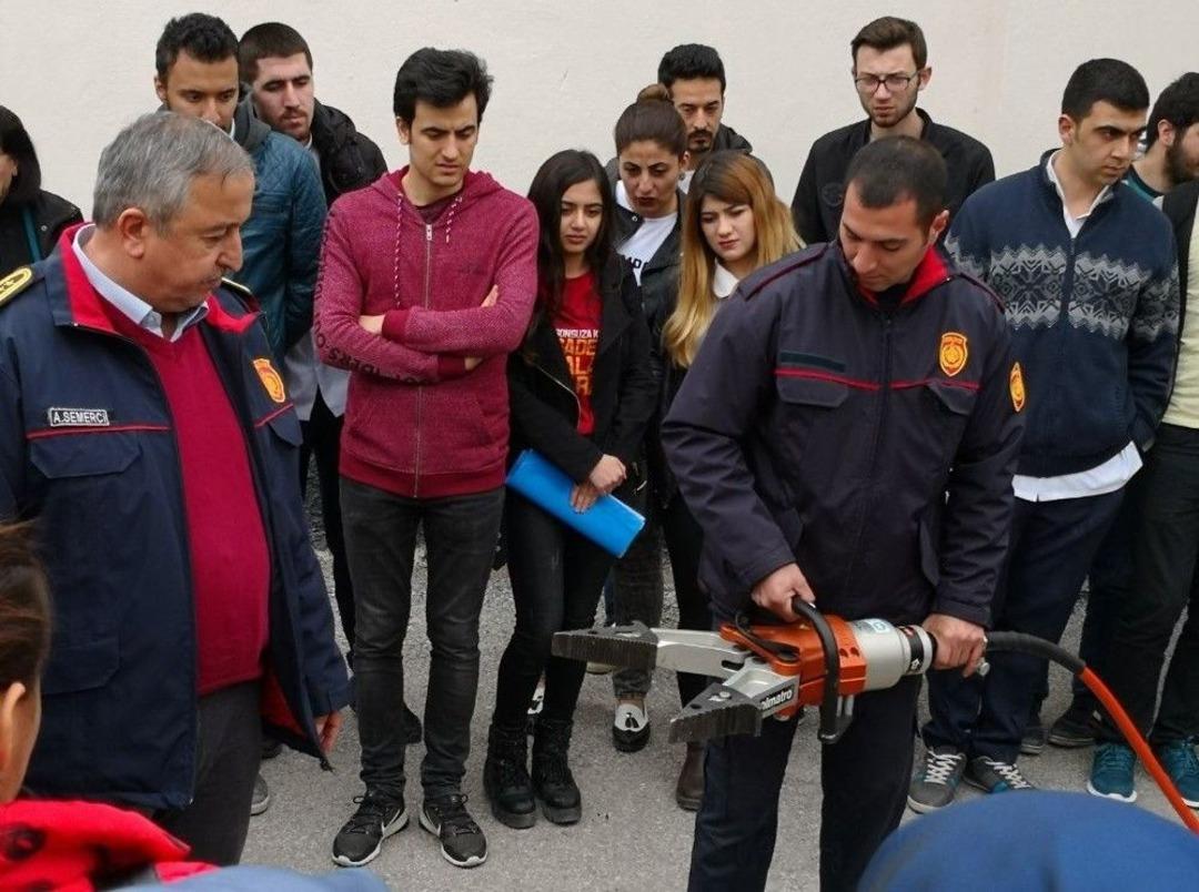 Hemşire Adaylarına İtfaiye Eğitimi