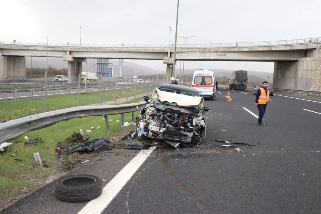 Evlatlık Aldıkları &Ccedil;ocuklarıyla Kaza Yaptılar: 5 Yaralı