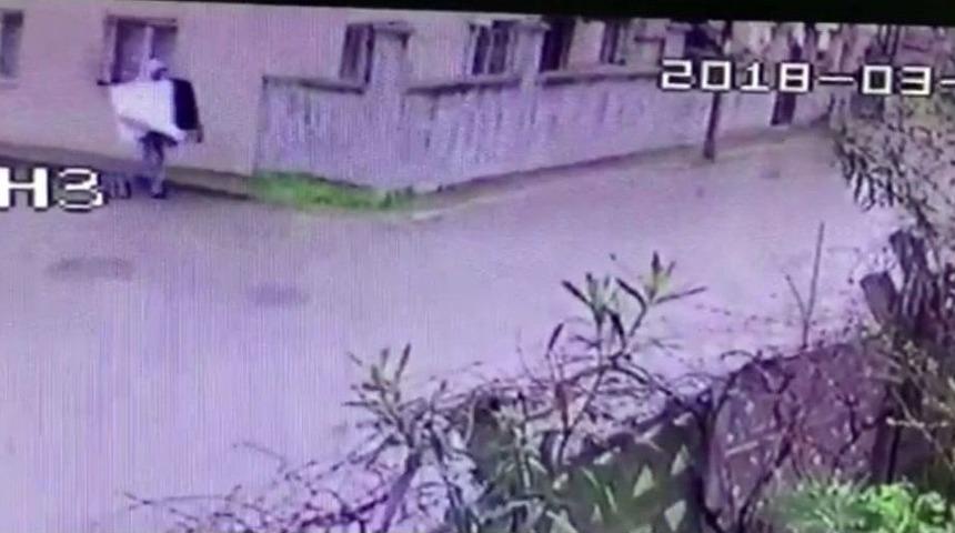 &Ccedil;aldığı Televizyonla Ka&ccedil;arken Yakalandı