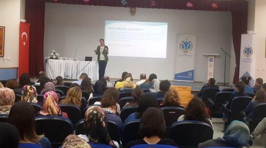 &Ouml;ğrenci Ve Velilere &rsquo;otizm Spektrum Bozukluğu&rsquo; Eğitimi