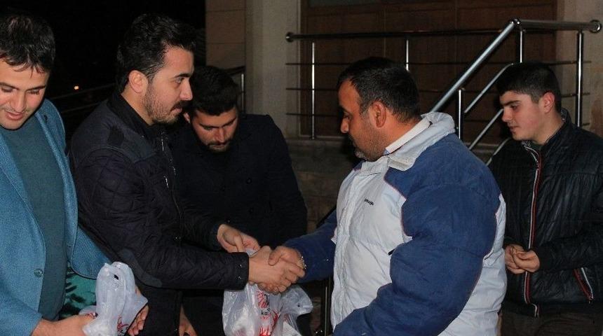 Erzincan Ak Parti Gen&ccedil;lik Kolları&rsquo;ndan Ahıska T&uuml;rklerine Kandil Simidi