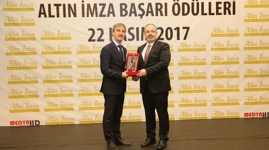 Başkan Şirin&rsquo;e &lsquo;altın İmza Başarı &Ouml;d&uuml;l&uuml;&rsquo;