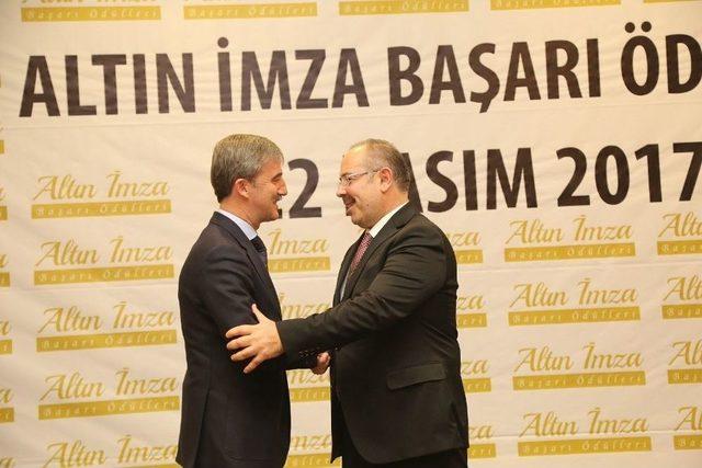 Başkan Şirin’e ‘altın İmza Başarı Ödülü’