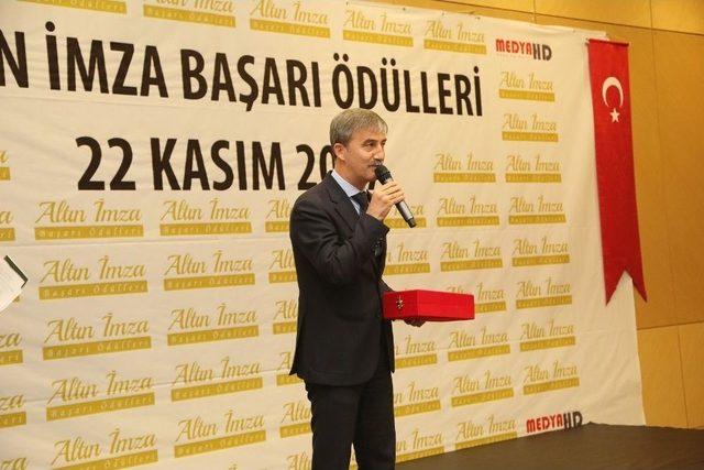 Başkan Şirin’e ‘altın İmza Başarı Ödülü’