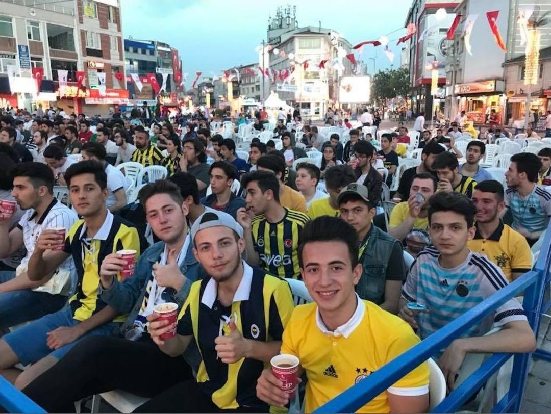 Esenler&rsquo;den Fenerbah&ccedil;e&rsquo;ye &rsquo;dev&rsquo; Destek