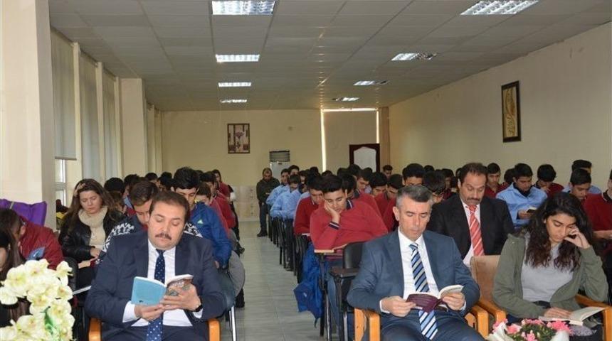 Kaymakam Sırmalı &ldquo;okuyan, D&uuml;ş&uuml;nen, Yorumlayan, Eleştiren Ve Okumayı Bir Yaşam Bi&ccedil;imi Haline Getiren Bireyler Olarak Yetişmeliyiz&rdquo;