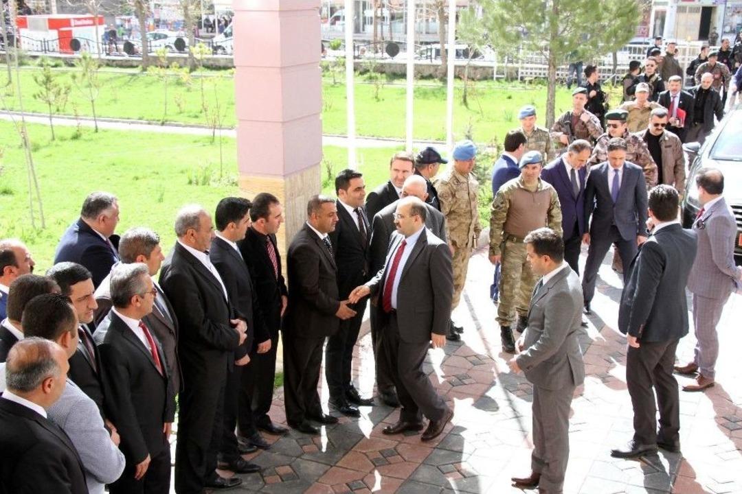 Vali Ustaoğlu&rsquo;ndan Hizan&rsquo;a Ziyaret