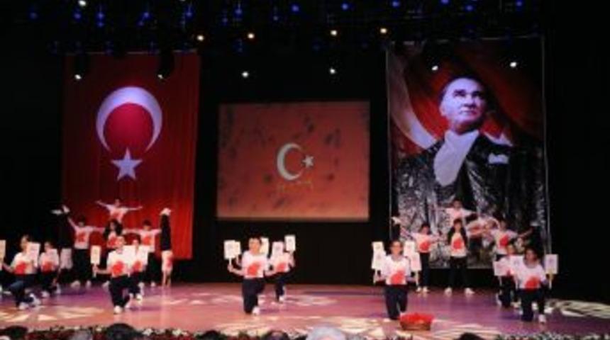 İstanbul&rsquo;da 19 Mayıs Atat&uuml;rk&rsquo;&uuml; Anma, Gen&ccedil;lik Ve Spor Bayramı Kutlandı