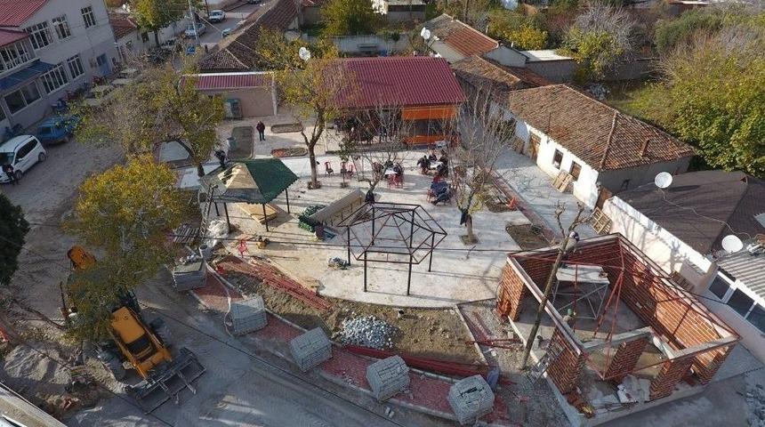 İshak&ccedil;elebi Mahallesinde Meydan D&uuml;zenlemesi Devam Ediyor