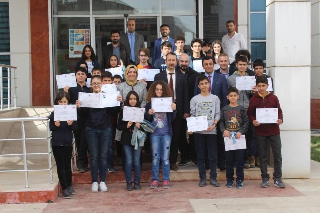 Van&rsquo;da &lsquo;yapay Zeka&rdquo; Eğitimini Tamamlayanlara Sertifikaları Verildi