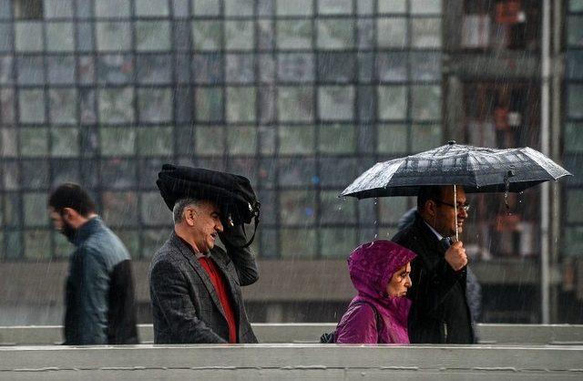 İstanbul’da Sağanak Yağış Etkili Oldu