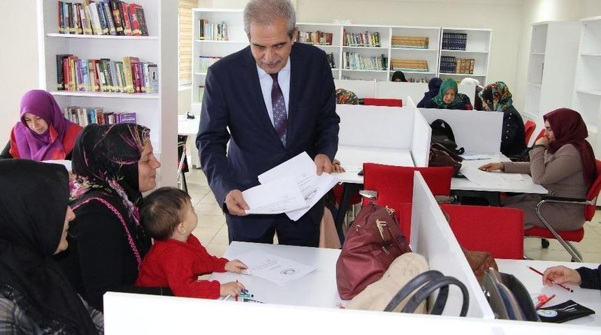 Anneler Ve &Ccedil;ocukları Sınavda Birlikte Ter D&ouml;kt&uuml;