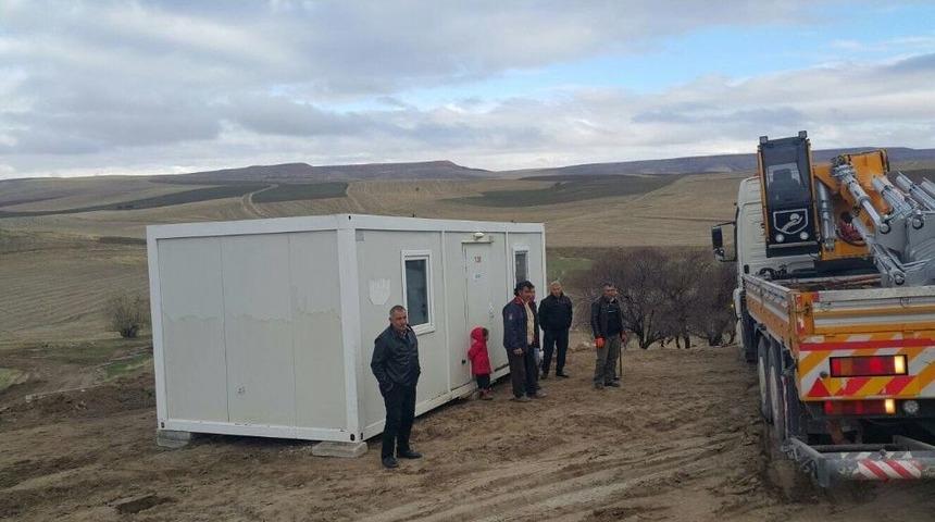Aksaray&rsquo;da Evi Yanan Vatandaşa Afad Konteyner Verdi