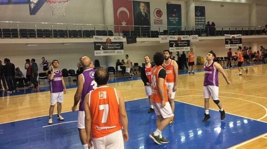 Osman Aşkın Bak, Basketbol Turnuvasına Katılan Medya &Ccedil;alışanlarına Meydan Okudu
