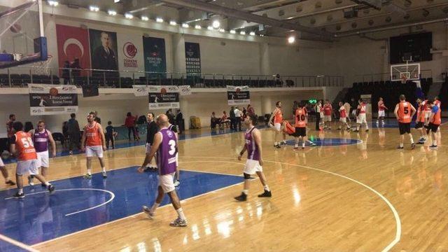 Osman Aşkın Bak, Basketbol Turnuvasına Katılan Medya Çalışanlarına Meydan Okudu