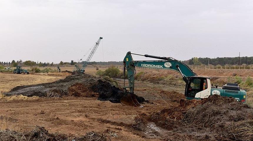 K&ouml;t&uuml; Koku Yayan Kanalda Temizlik Başladı