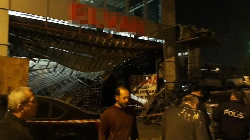 Beton D&ouml;k&uuml;len Asma Kat İş&ccedil;ilerin &Uuml;zerine &Ccedil;&ouml;kt&uuml;: 2 Yaralı