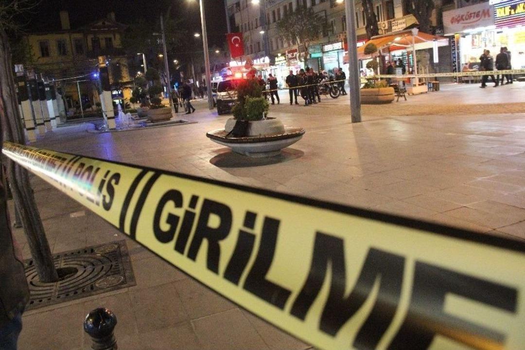 Bankta Unutulan &Ccedil;anta Paniğe Neden Oldu