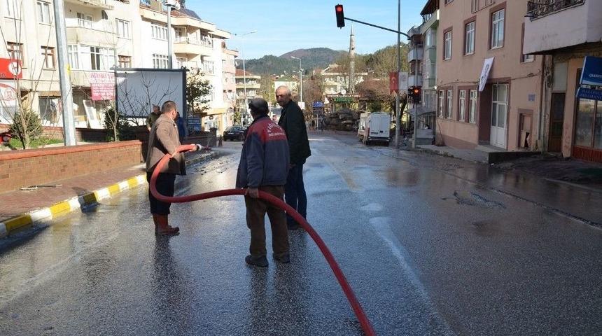 Yığılca Belediyesinden Sokaklarda Sonbahar Temizliği