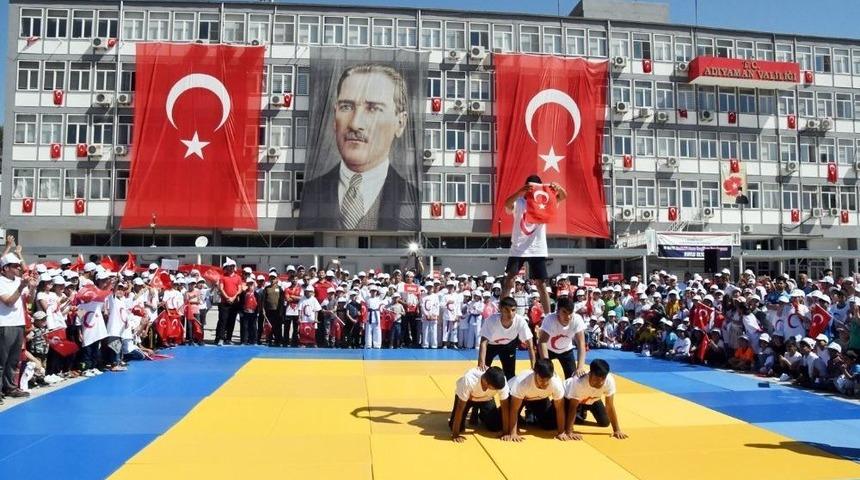 Adıyaman&rsquo;da 19 Mayıs Coşkuyla Kutlandı