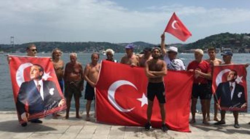 Boğazın Serin Sularına Atlayıp, T&uuml;rk Bayrağı A&ccedil;tılar