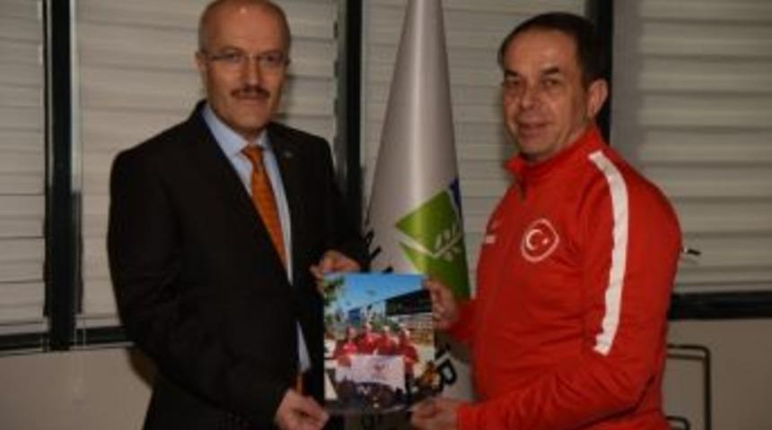 Başkan Kafaoğlu Milli Sporcuyu Kutladı