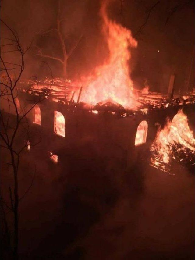 Cami Yangınında Her Şey Yandı, Kur’an-ı Kerim Yanmadı