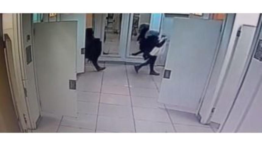 (&ouml;zel) Kıyafet Denerken C&uuml;zdanını &Ccedil;aldılar