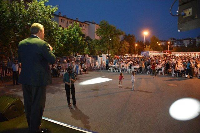 Yunusemre’de Binlerce Vatandaş Bu Sofrada Ağırlanacak