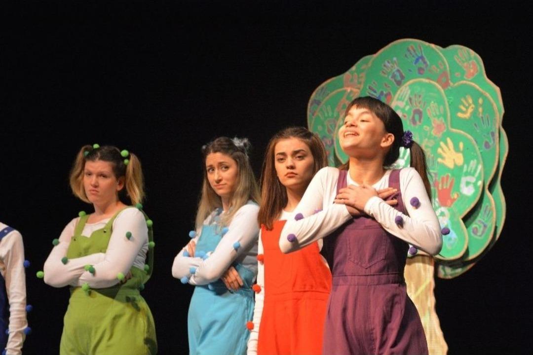 Efeler Belediyesi Vatandaşları Tiyatro İle Buluşturmaya Devam Ediyor