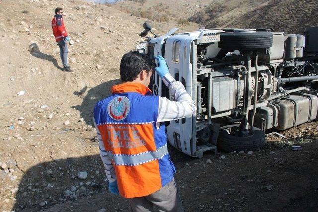 Siirt&rsquo;te Akaryakıt Taşıyan Tır Devrildi 1