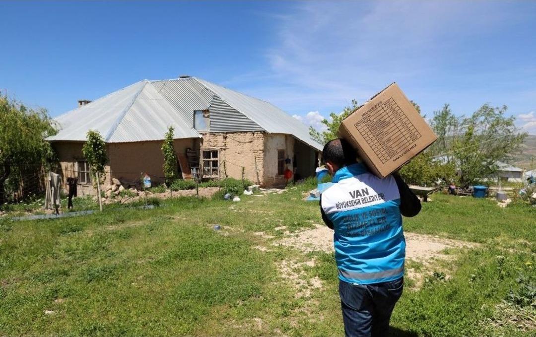 Van B&uuml;y&uuml;kşehir Belediyesi 20 Bin Aileye Ramazan Kolisi Dağıtıyor
