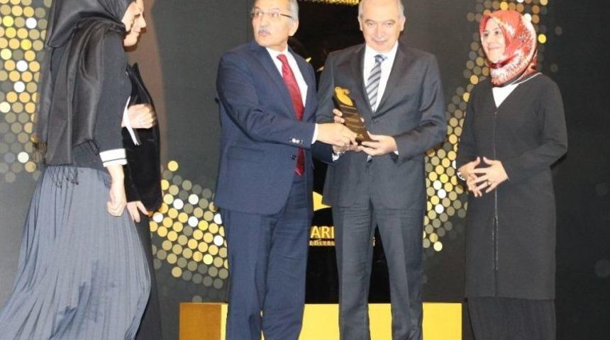 Sosyal Belediyeciliğin "altın Karınca"sı Zeytinburnu&rsquo;nun Oldu