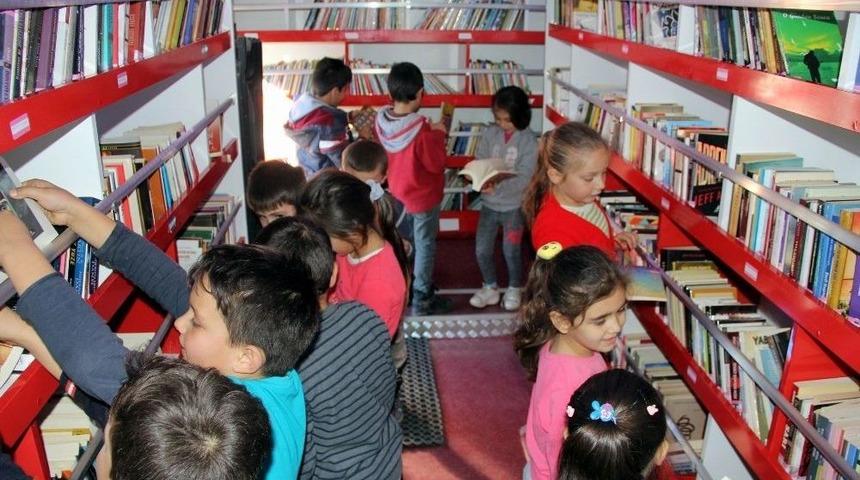Bu K&uuml;t&uuml;phane &Ouml;ğrencilerin Ayağına Gidiyor