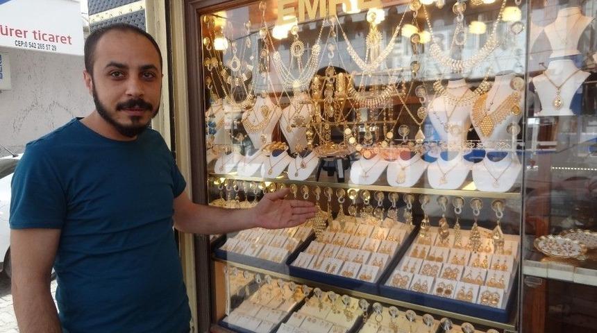 Altınları &Ccedil;alan Hırsız Kayıplara Karıştı